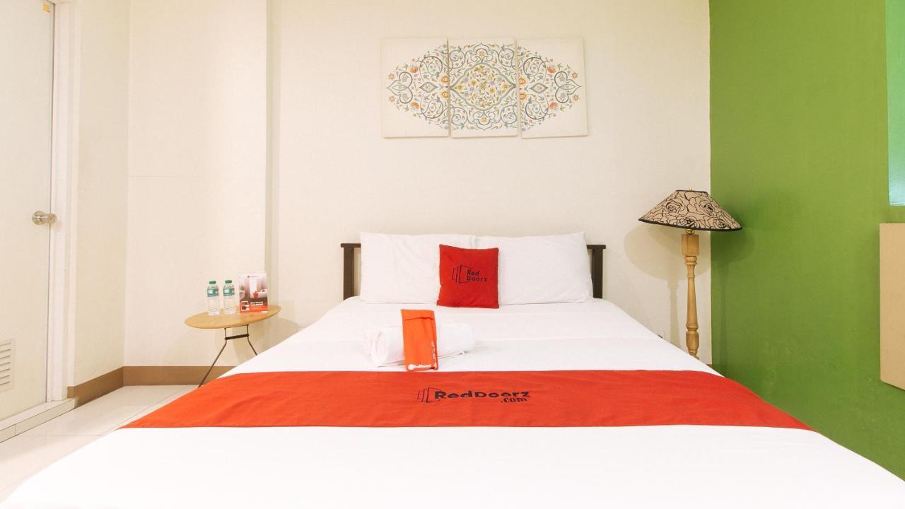 Reddoorz Plus @ Kamuning Quezon City Kültér fotó